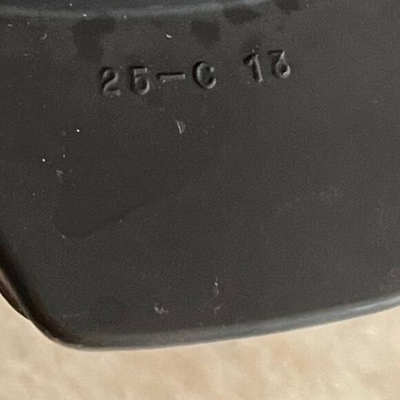 Pyrex Terra matte black and brown striped 485 B 2-1/2Qt covered casserole - Picture 3 of 12